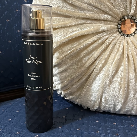 BATH & BODY WORKS SET. . . INTO THE NIGHT SCENT - Picture 3 of 6